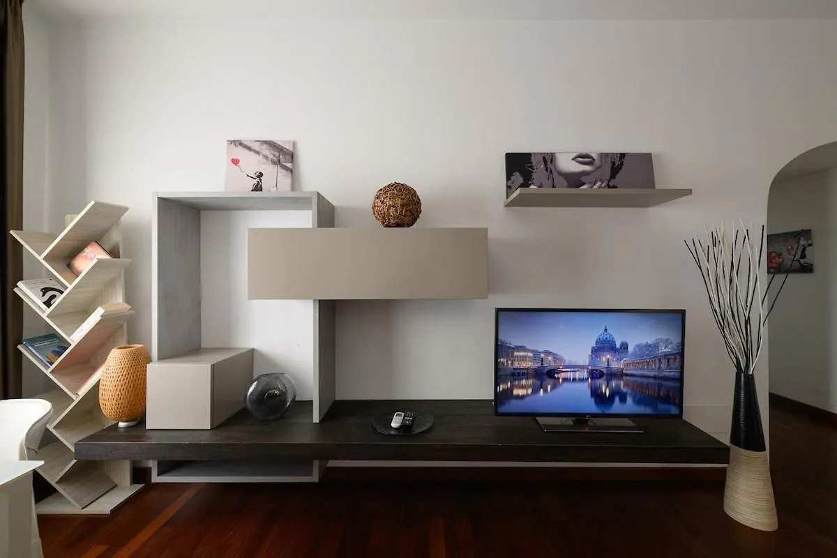 Banksy Inspired Rome Apartment - Colli Albani