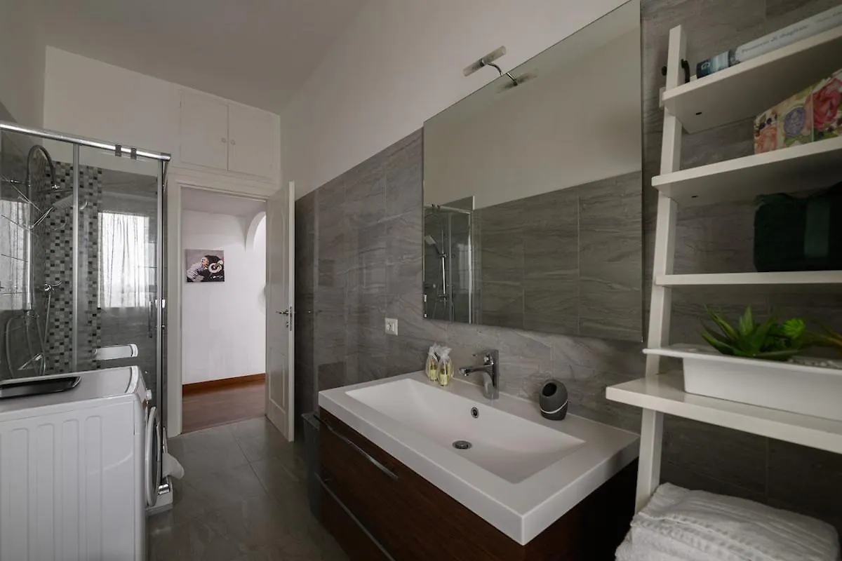 Banksy Inspired Rome Apartment - Colli Albani