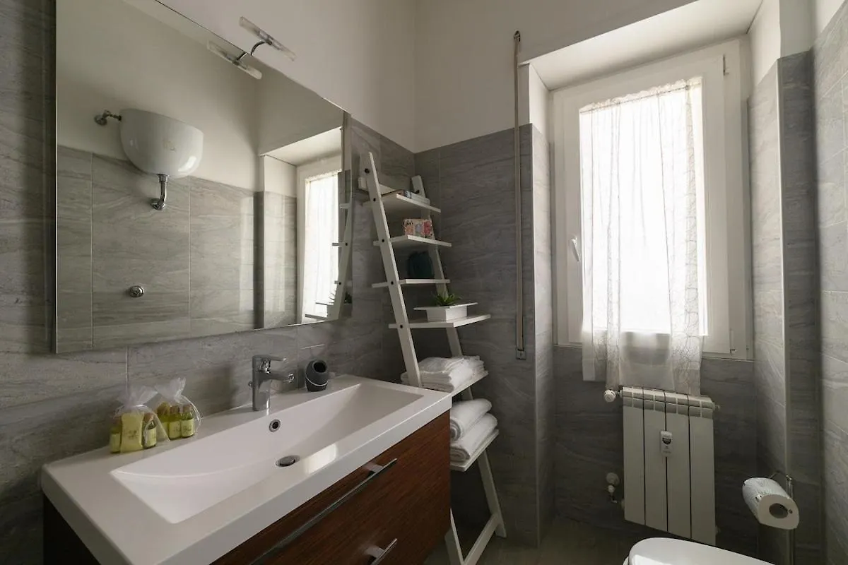 Banksy Inspired Rome Apartment - Colli Albani