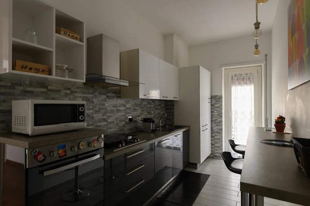 Banksy Inspired Rome Apartment - Colli Albani Italy
