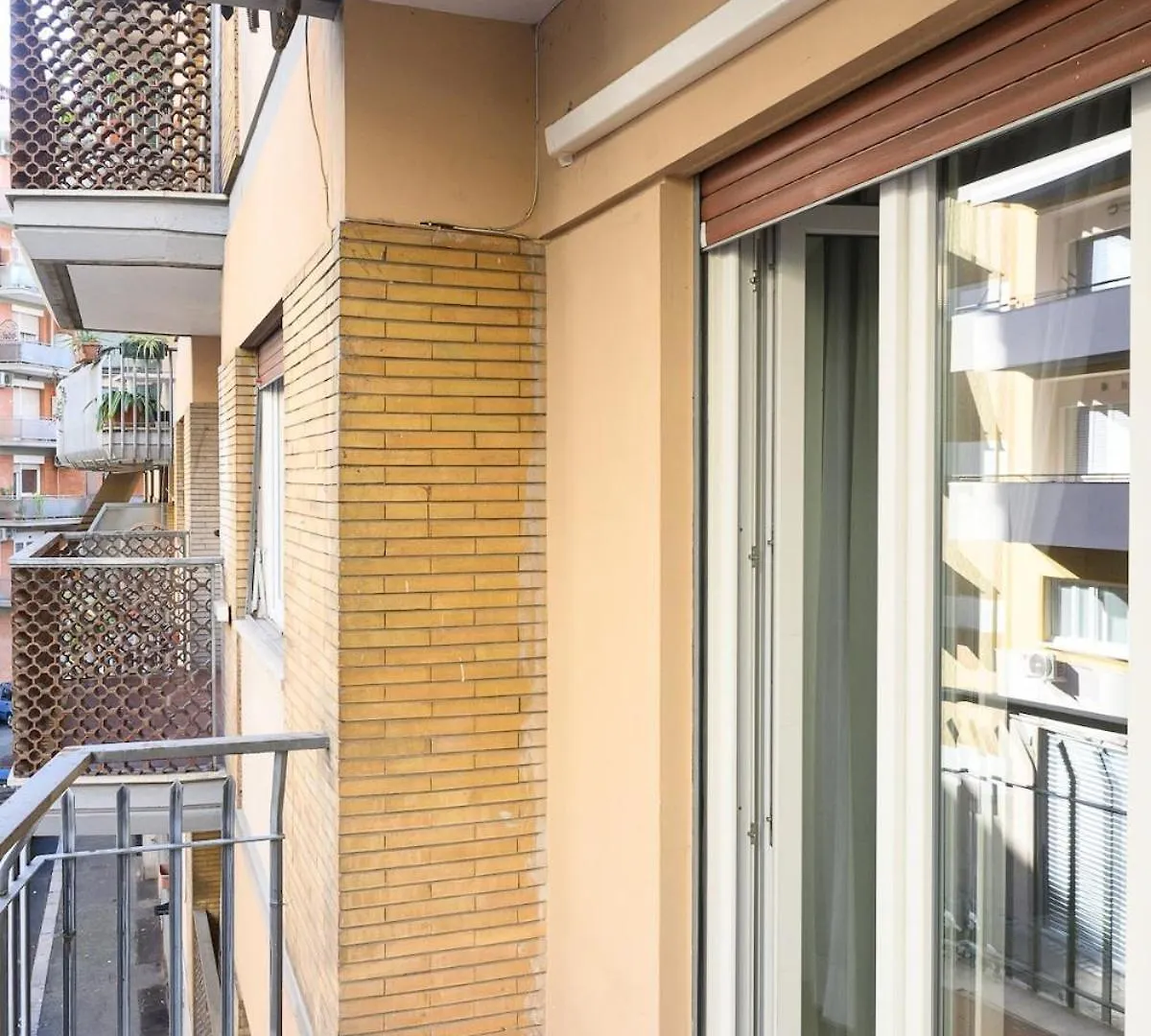 Banksy Inspired Rome Apartment - Colli Albani Italy