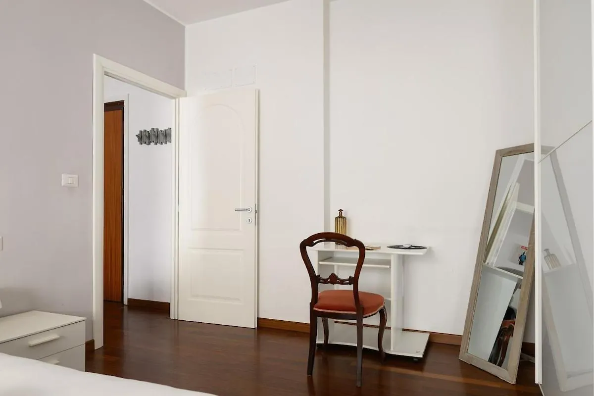 Banksy Inspired Rome Apartment - Colli Albani Italy