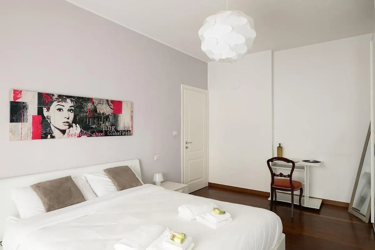 Banksy Inspired Rome Apartment - Colli Albani 0*,  Italy