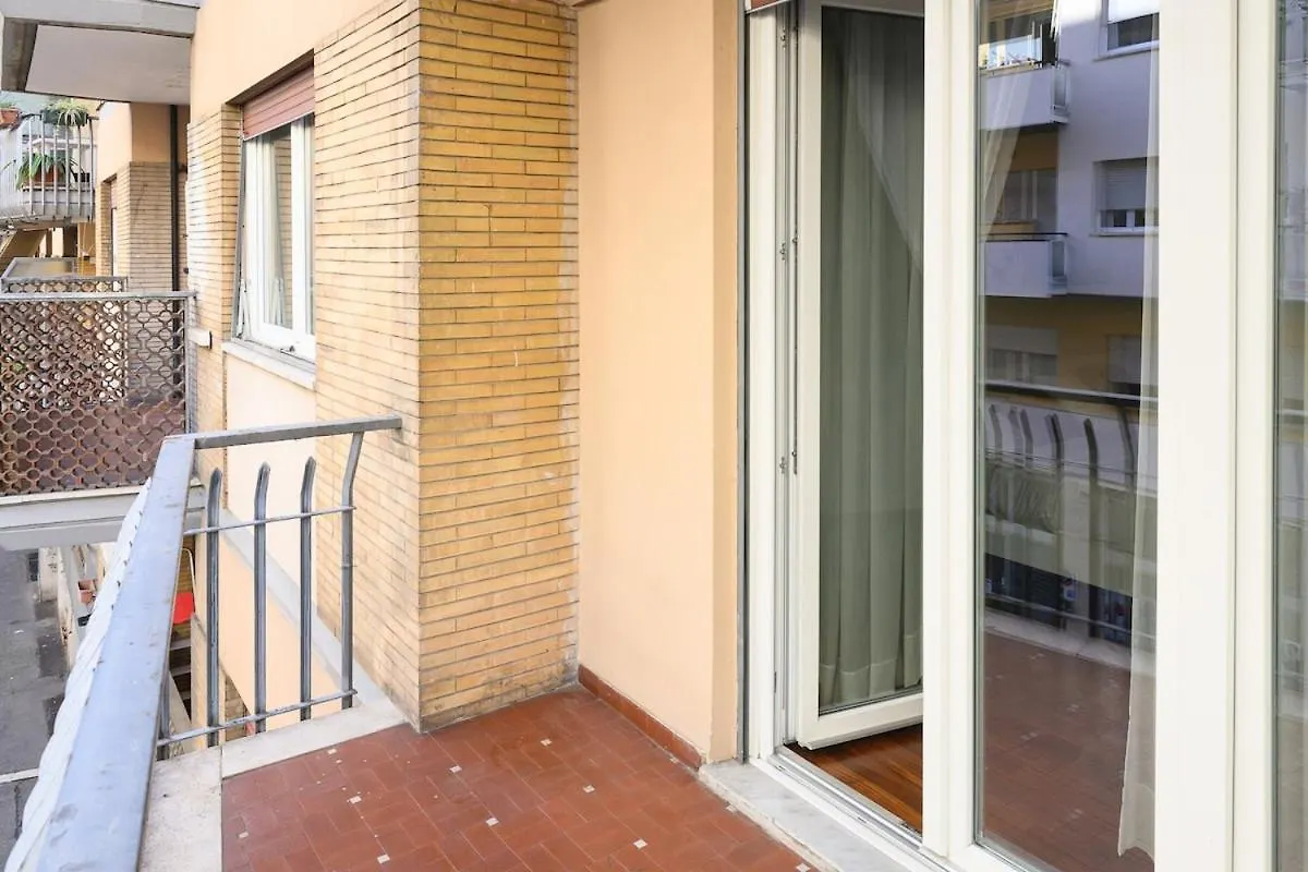 Banksy Inspired Rome Apartment - Colli Albani Italy