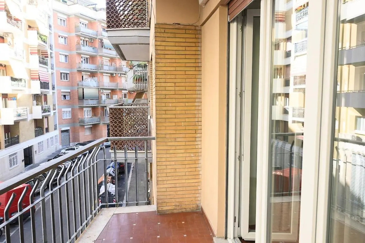 Banksy Inspired Rome Apartment - Colli Albani 0*,  Italy